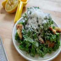 Creamy Kale Caesar Salad_image