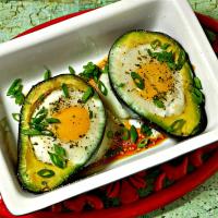 Paleo Baked Eggs in Avocado_image