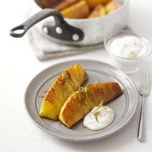 Spiced glazed pineapple with cinnamon fromage frais_image