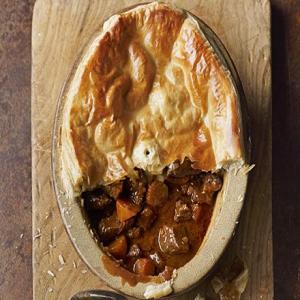 Spiced braised beef pie image