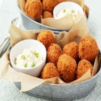 Buffalo Chicken Cheese Balls With Blue Cheese Dip_image