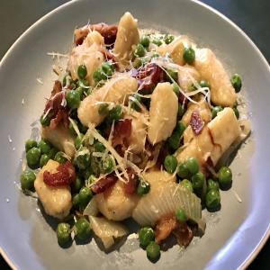 Pan-Fried Gnocchi With Bacon, Onions, & Peas image