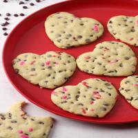 Heart Shaped Chocolate Chip Cookies_image