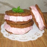 Frozen Strawberry Cheesecake Sandwich Cookies_image