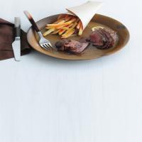 Tri-Tip Steak Frites with Red Wine Sauce_image