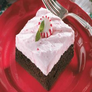 Creamy Peppermint-Topped Brownie Dessert_image