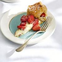 Strawberry gâteau St Honoré_image