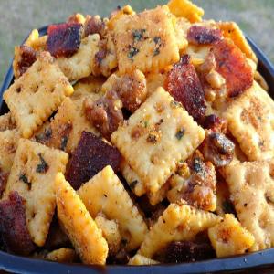 Nutty Candied Bacon & Honey Q Snacker Crackers_image