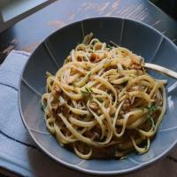 Linguine with Canned Clams, Chiles and Lemon image