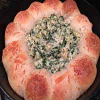Cheesy Spinach & Artichoke Bread Ring Dip_image