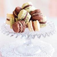 Mini pistachio & chocolate macaroons_image