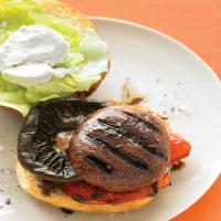 Balsamic Portobello Burgers with Bell Pepper and Goat Cheese_image