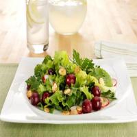 Spiced Almond, Grape and Mixed Green Salad_image