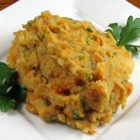 Mashed Potatoes and Carrots With Paprika and Parsley_image