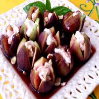 Figs With Goat Cheese and Port Syrup_image