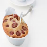 Warm Almond Cakes With Grapes_image