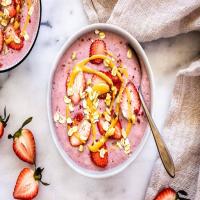 Strawberry Smoothie Bowl with Banana & Flax (vegan)_image