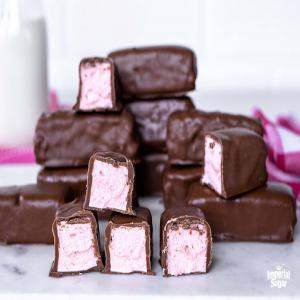Copycat Strawberry Three Musketeers Candy Bar | Imperial Sugar_image