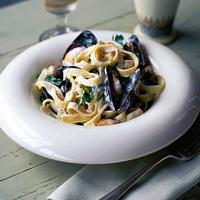 Tagliatelle with mussels & crème fraîche image