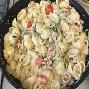 Pasta With Courgette and Walnut Sauce image