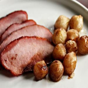 Mustard and Brown Sugar-Rubbed Ham With Balsamic-Roasted Onions_image