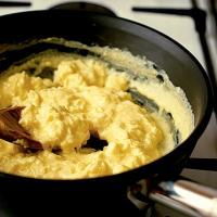 Perfect scrambled eggs recipe image