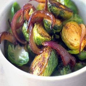 Brussels Sprouts with Vinegar-Glazed Red Onions_image