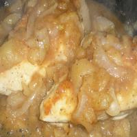 Chicken Smothered With Apples & Onions_image