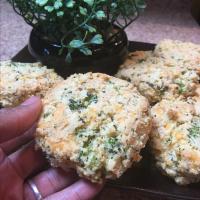 Keto Broccoli Cheddar Biscuits_image