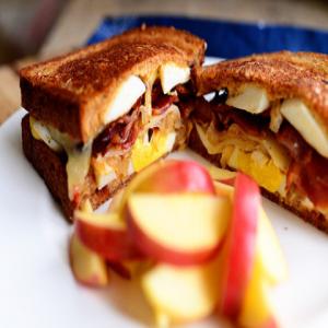Ultimate Grilled Cheese Sandwich Recipe - (4.6/5)_image