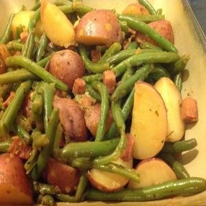 New Potatoes with Green Beans, Country-Style_image