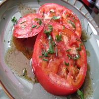 Heirloom Tomatoes With Pomegranate Molasses Drizzle_image