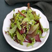 Salade verte et sa vinaigrette italienne_image