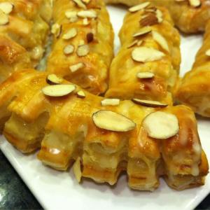 Almond Bear Claws_image