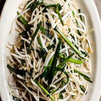 Stir-Fried Bean Sprouts and Chinese Chives_image
