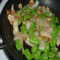 Caramelized Onions & Fava Beans (Broad Beans)_image