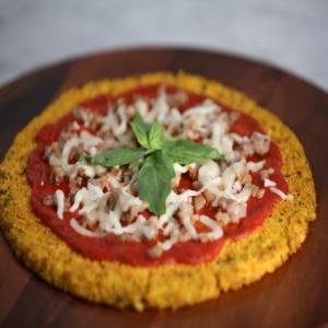 Cauliflower Pizza Crust with Sausage and Basil_image