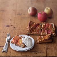 Quick Apple Tart with Vanilla Ice Cream_image