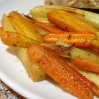 Roasted Sweet Potatoes and Vegetables With Thyme and Maple Syrup_image