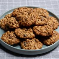 The Best Oatmeal Raisin Cookies_image