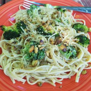 Roasted Broccoli Alfredo Pasta with Pistachio Crumble_image