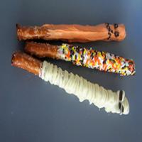 Halloween Chocolate Dipped Pretzels_image