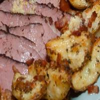 Side Essentials: Garlicky Roasted Taters_image