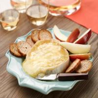Warm Brie with Fuji Apple, Pear and Melba Toasts_image