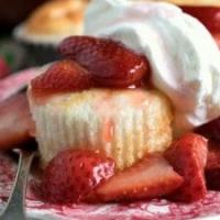 Strawberry Shortcake with Mini Angel Food Cakes_image