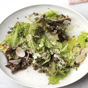 Green Salad with Crumbled Eggs_image