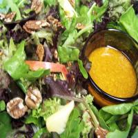 Mixed Greens' Salad With Apples and Maple-Walnut Oil Dressing_image