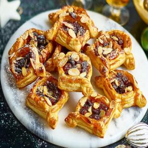 Easy almond mince pie puffs_image