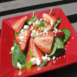 Spinach Salad With Strawberries and Feta Cheese_image