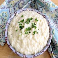 Smashed Cauliflower With White Cheddar Sauce_image